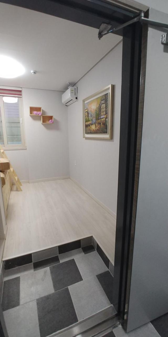 Coco Capsule Guesthouse Busan Exterior photo